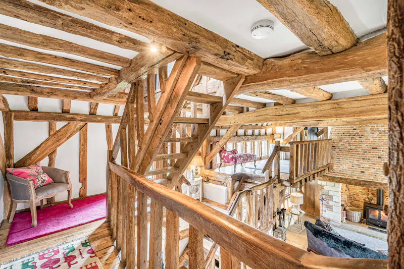 Beams at Impressive Milton Keynes barn, L774 (photo 38)