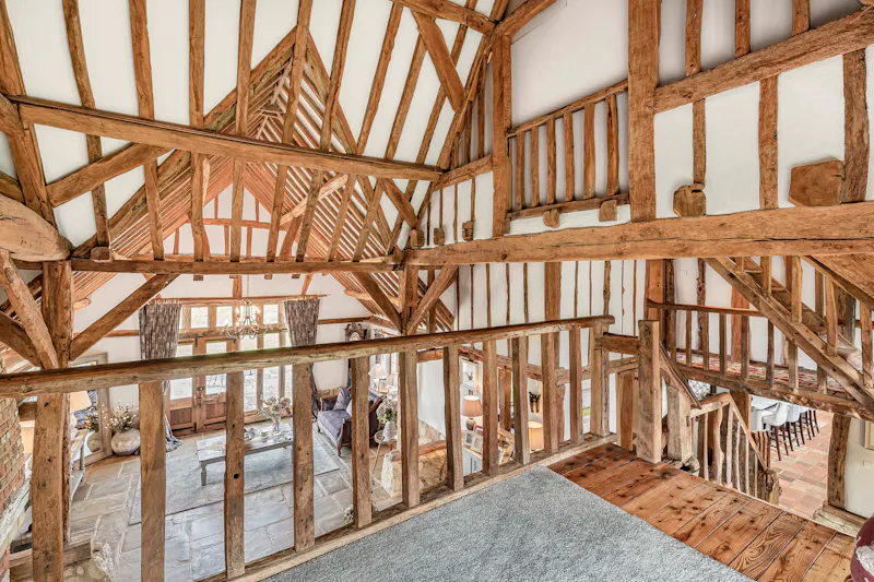 Beams at Impressive Milton Keynes barn, L774 (photo 37)