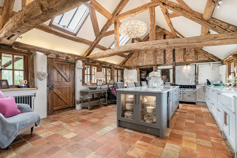 Beams at Impressive Milton Keynes barn, L774 (photo 19)