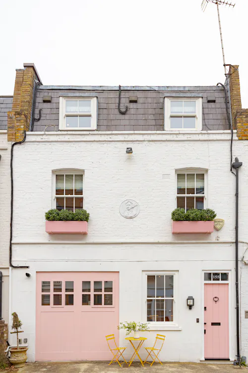 Colourful Chelsea Mews, B2091