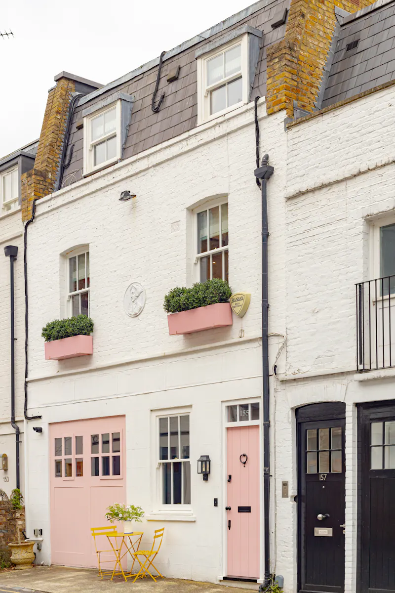 Colourful Chelsea Mews, B2091 (photo 37)