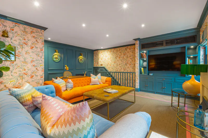 Colourful Chelsea Mews, B2091 (photo 3)