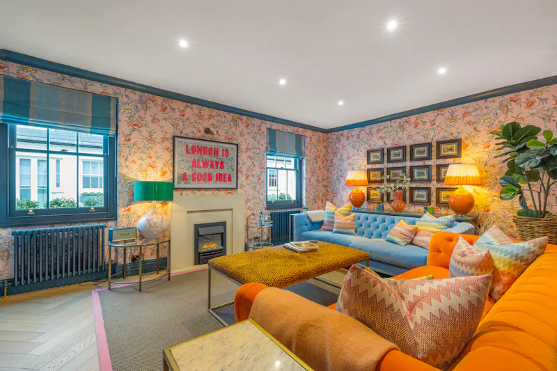 Living Room at Colourful Chelsea Mews, B2091 (photo 4)