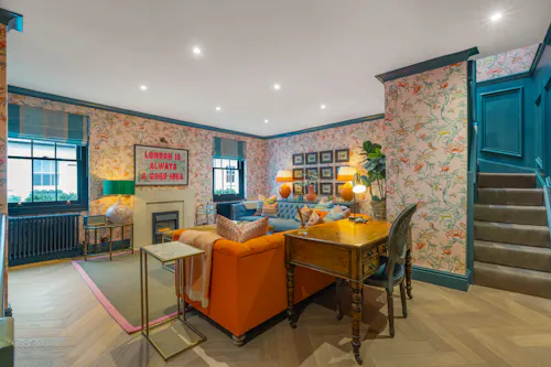 Colourful Chelsea Mews, B2091