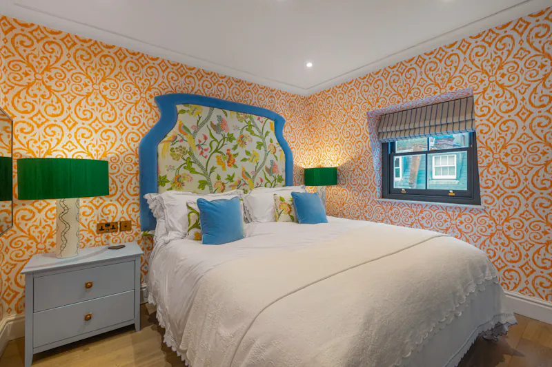 Bedroom at Colourful Chelsea Mews, B2091 (photo 25)