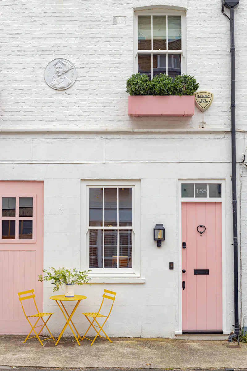 Colourful Chelsea Mews, B2091 (photo 38)