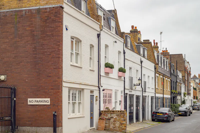 Colourful Chelsea Mews, B2091 (photo 43)