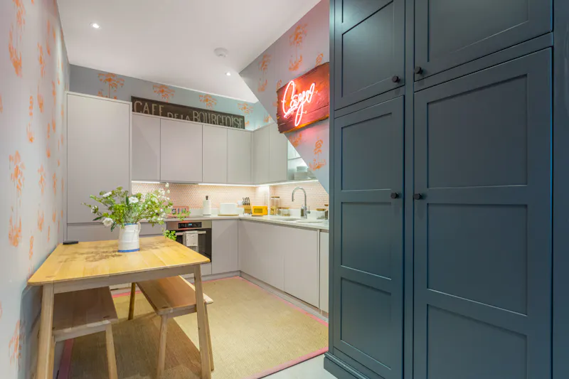 Kitchen at Colourful Chelsea Mews, B2091 (photo 12)