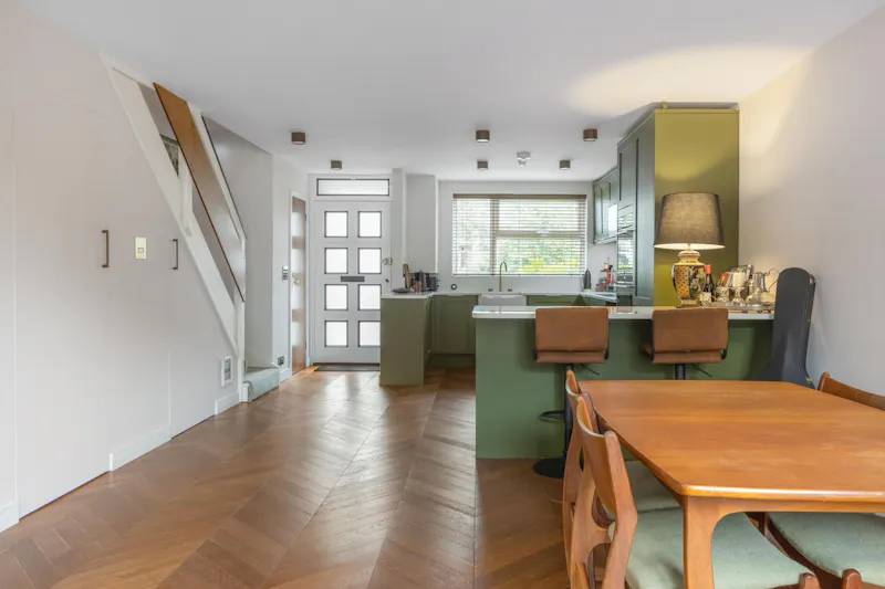 Putney 70s inspired home, D2839 (photo 3)
