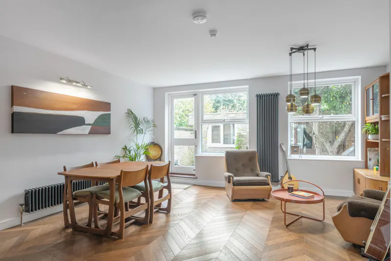 Dining room at Putney 70s inspired home, D2839 (photo 7)