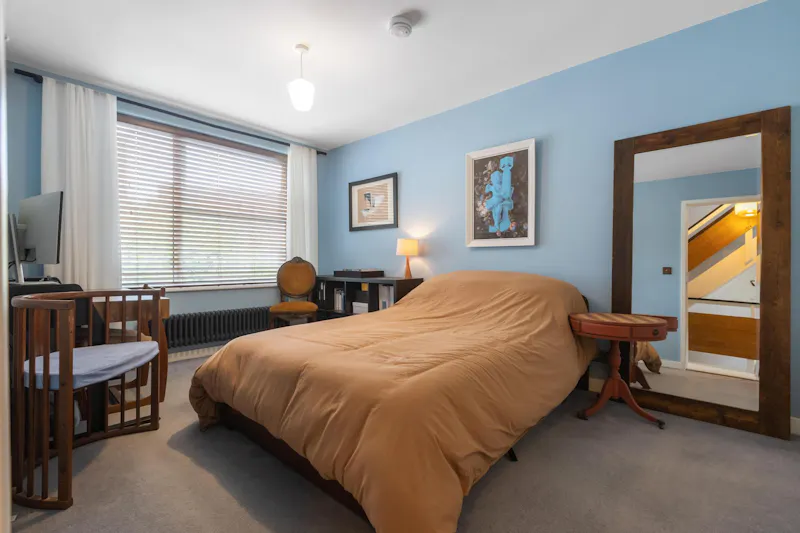 Bedroom at Putney 70s inspired home, D2839 (photo 21)