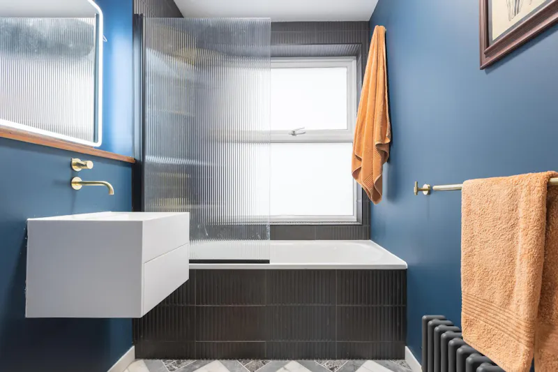 Bathroom at Putney 70s inspired home, D2839 (photo 23)
