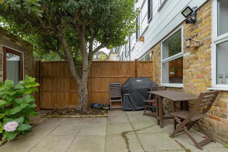 Putney 70s inspired home, D2839 (photo 38)