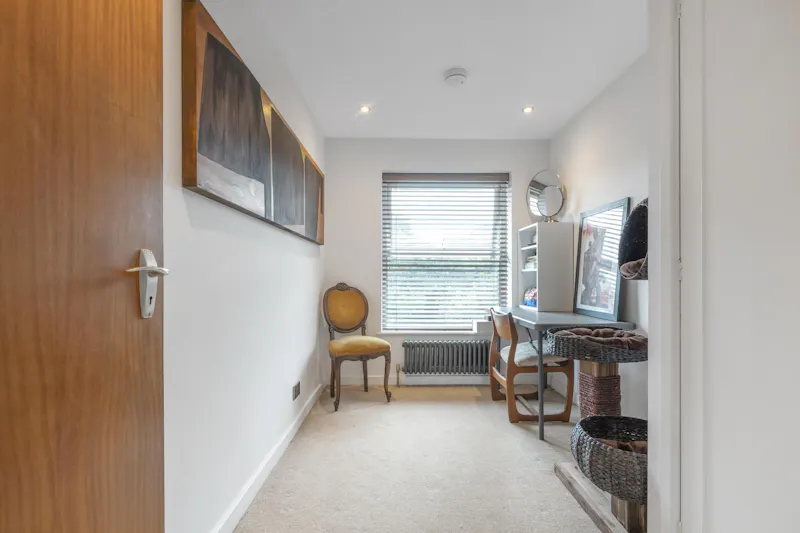 Dressing room at Putney 70s inspired home, D2839 (photo 34)