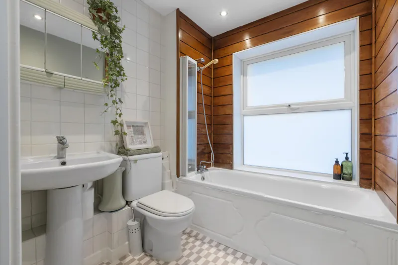 Tiled at Putney 70s inspired home, D2839 (photo 32)