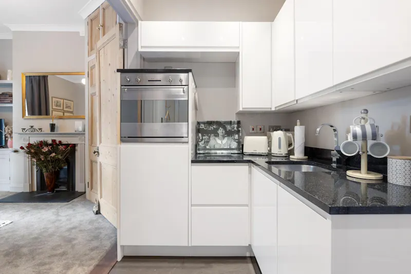Kitchen at Cosy Islington flat, B2093 (photo 12)