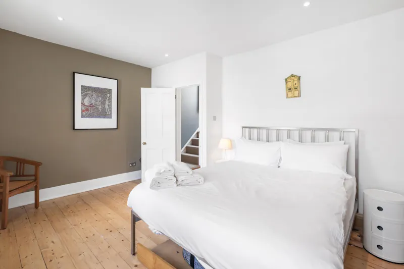 Floor - wooden at Sleek De Beauvoir townhouse, B2094 (photo 23)