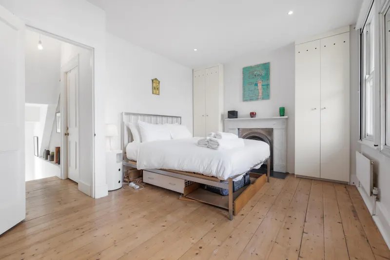 Bedroom - main at Sleek De Beauvoir townhouse, B2094 (photo 19)