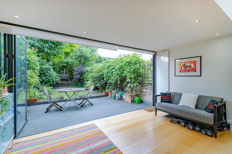 Sleek De Beauvoir townhouse, B2094 (photo 14)
