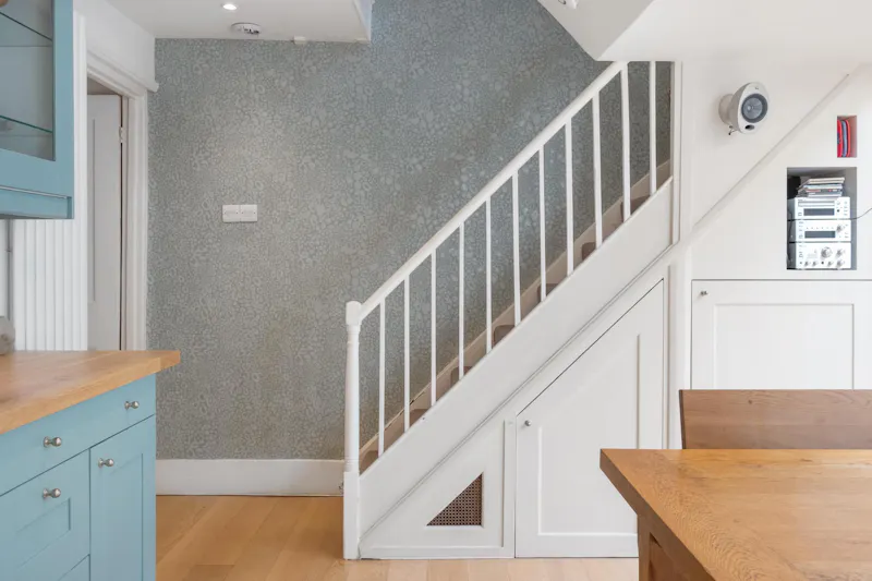 Staircase at Sleek De Beauvoir townhouse, B2094 (photo 17)