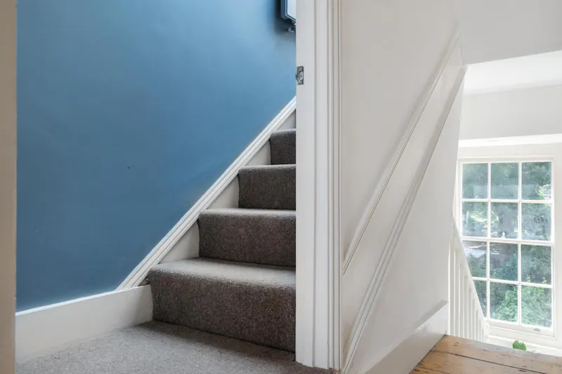 Staircase at Sleek De Beauvoir townhouse, B2094 (photo 27)