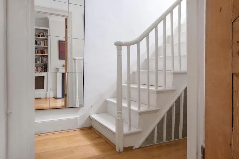 Staircase at Sleek De Beauvoir townhouse, B2094 (photo 18)