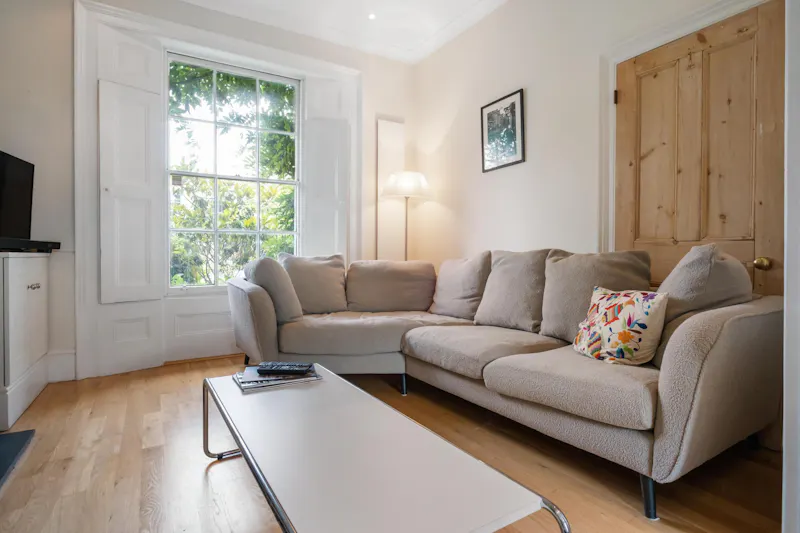 Sleek De Beauvoir townhouse, B2094 (photo 3)