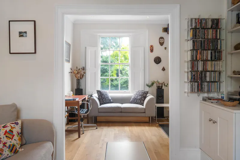 Living Room at Sleek De Beauvoir townhouse, B2094 (photo 6)