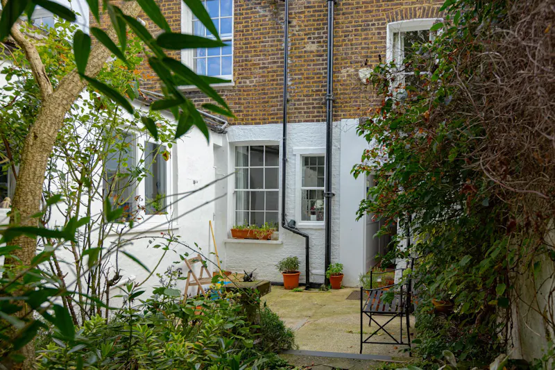 Cosy Camden cottage , B2095 (photo 21)