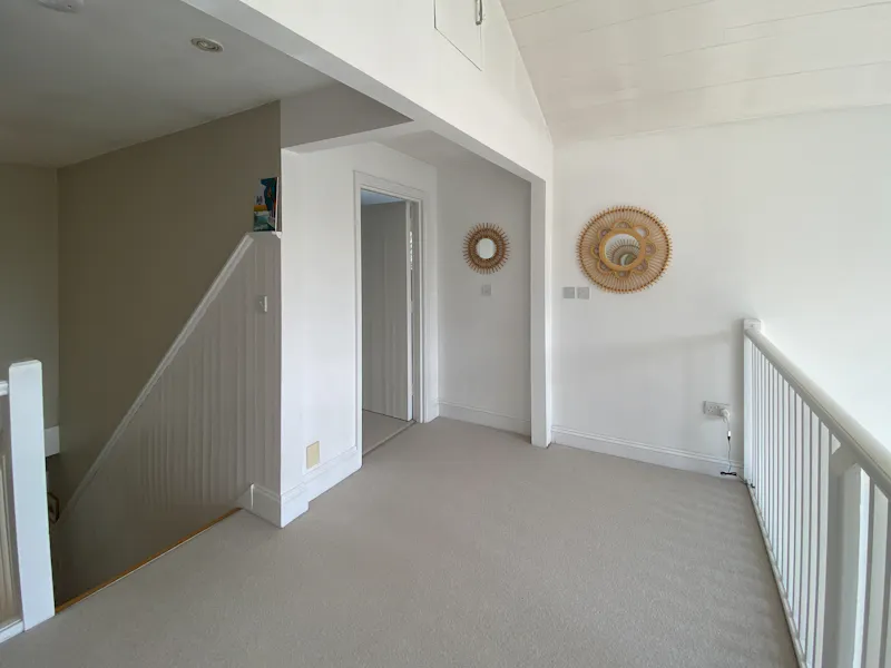Landing at Bright Tunbridge Wells house, C955 (photo 38)