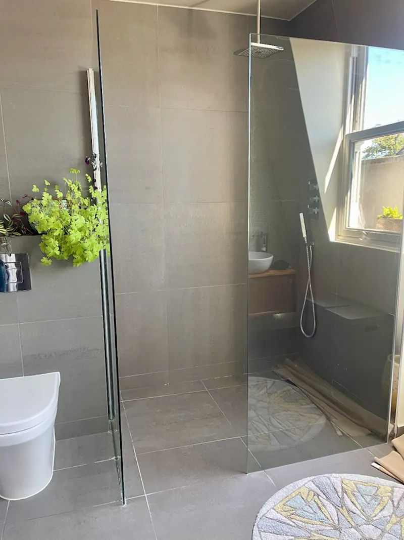 Tiled at Elegant Dalston terrace house, B2096 (photo 37)