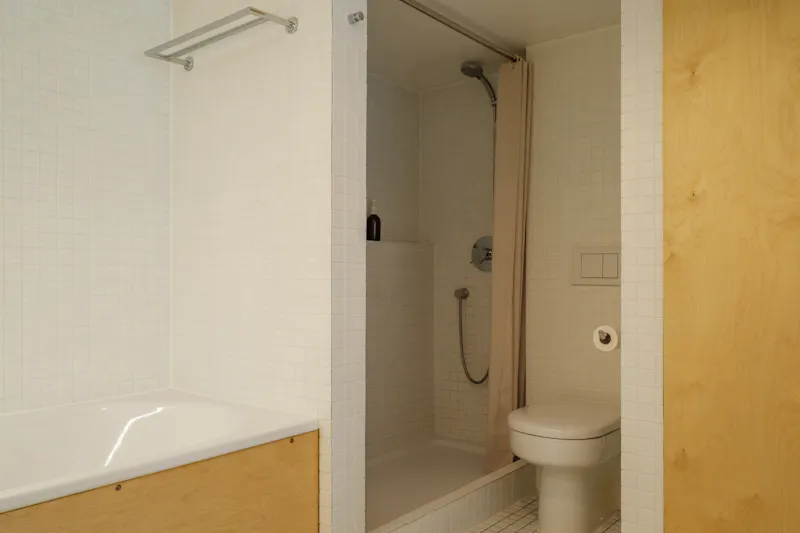 Bathroom at Stylish Hackney Conversion, F1268 (photo 58)