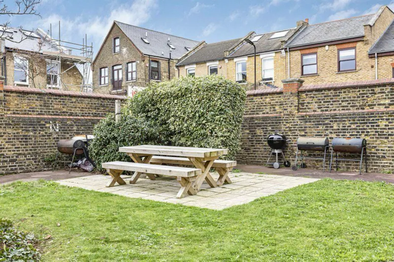 Stylish Hackney Conversion, F1268 (photo 62)
