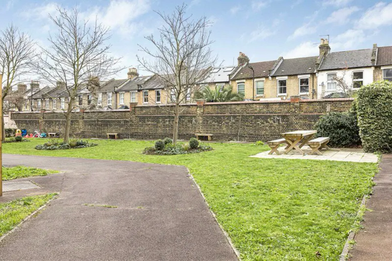 Garden at Stylish Hackney Conversion, F1268 (photo 61)