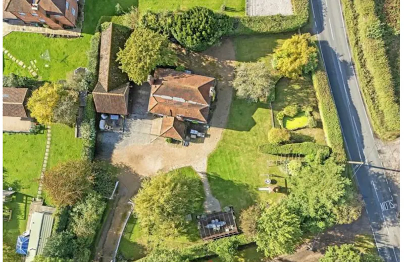 Luxe Brentwood farmhouse, B2097 (photo 48)