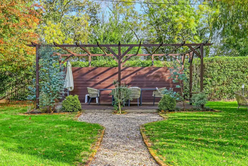 Luxe Brentwood farmhouse, B2097 (photo 31)