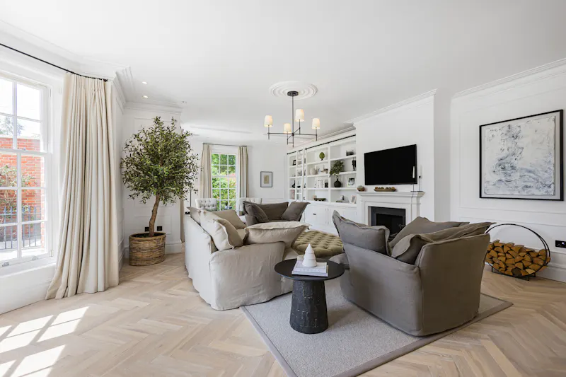 Living Room at Luxe Broxbourne Mansion, D2844 (photo 10)