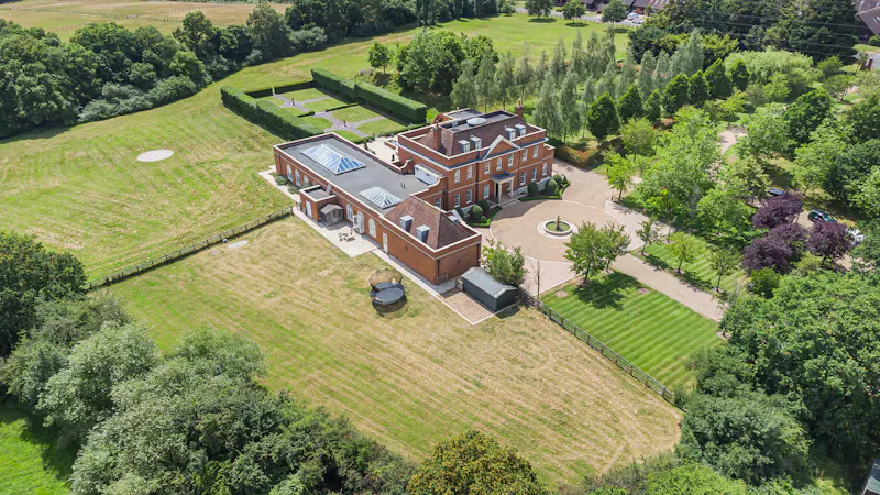 Garden at Luxe Broxbourne Mansion, D2844 (photo 70)