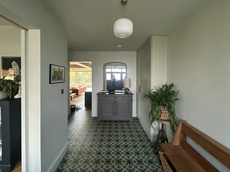 Entrance hall at Calming East Dulwich home, E545 (photo 2)