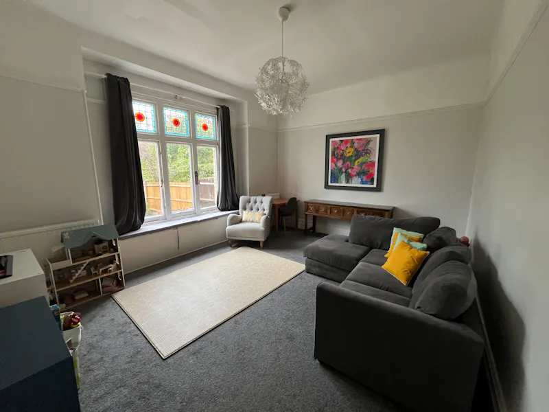 Living Room at Victorian Streatham family home, B2100 (photo 8)