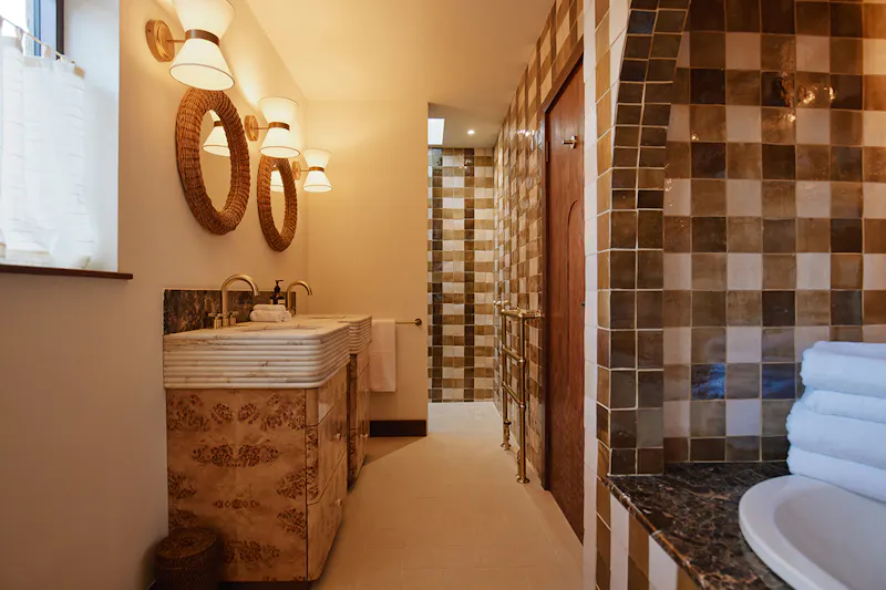 Tiled at Cotswolds 70's homestay, D2884 (photo 41)