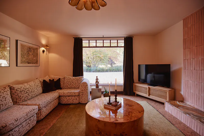 Cotswolds 70's homestay, D2884 (photo 4)