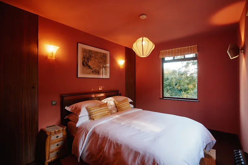 Bedroom at Cotswolds 70's homestay, D2884 (photo 38)