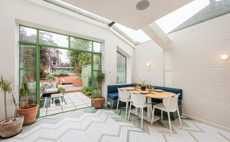 Dining room at Colourful Bounds Green home, B2102 (photo 12)