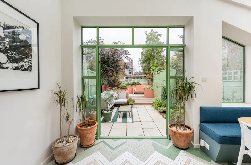 Colourful Bounds Green home, B2102 (photo 14)