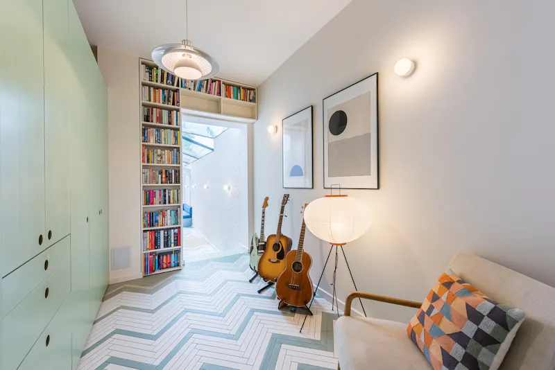Dressing room at Colourful Bounds Green home, B2102 (photo 5)