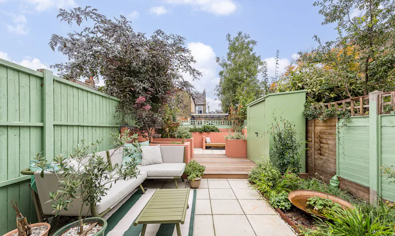 Garden at Colourful Bounds Green home, B2102 (photo 23)