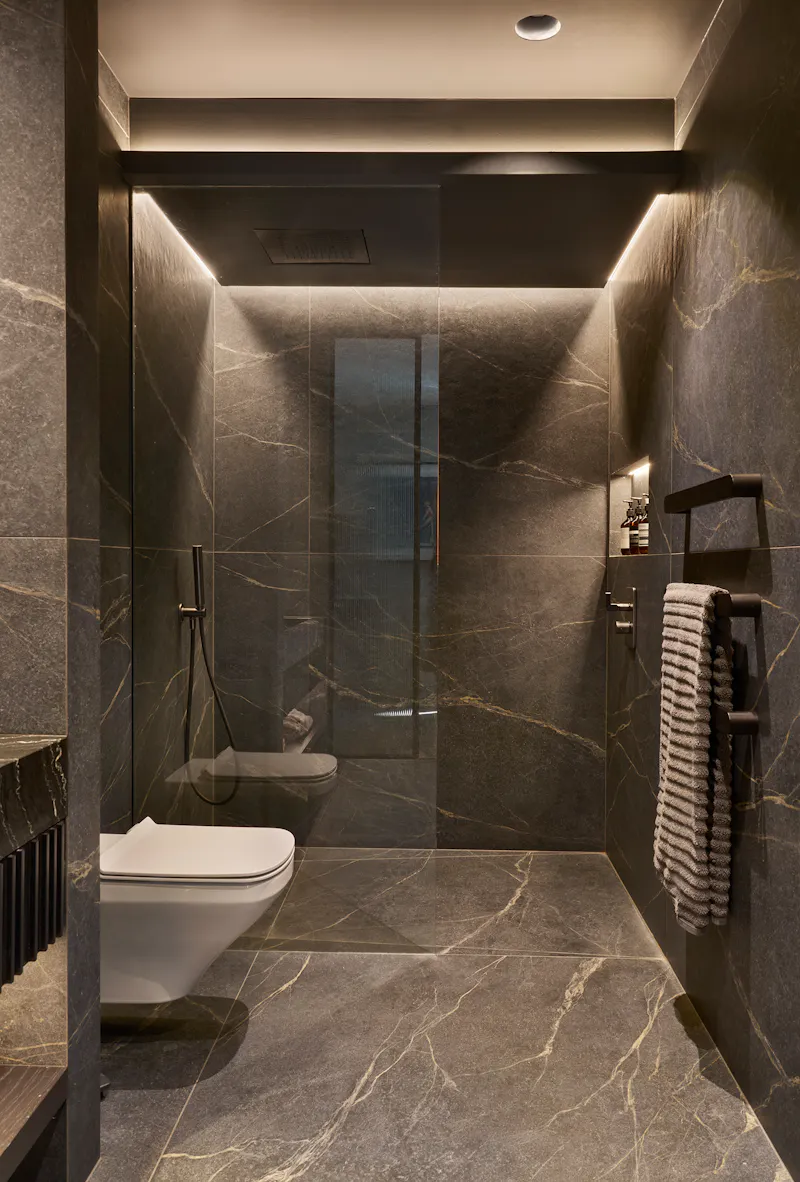 Tiled at Contemporary  Chislehurst house, K460 (photo 21)