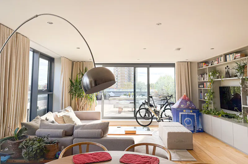 Living Room at Bermondsey penthouse with views, F1269 (photo 3)
