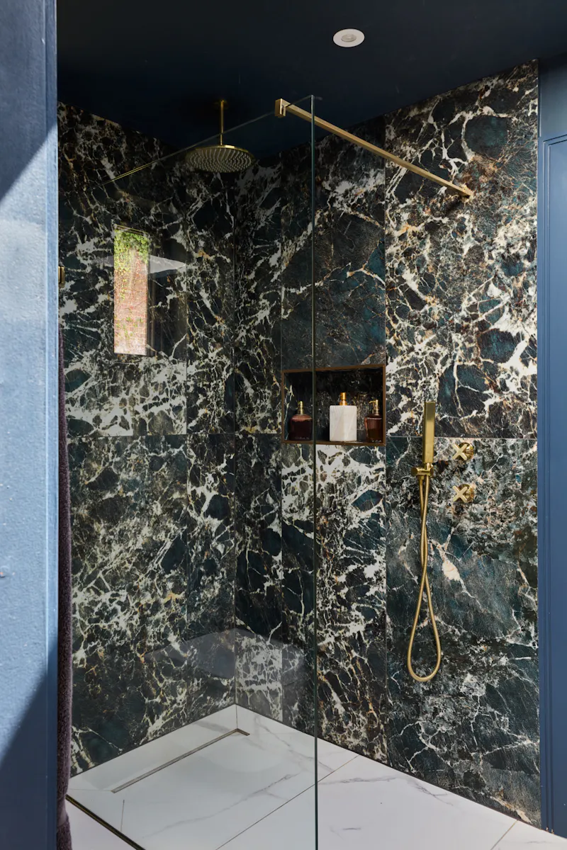 Shower at Surrey Modernist Home, K514 (photo 30)